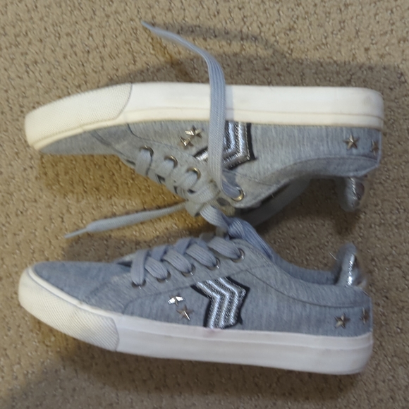 Shoes - Picture 2 of 3